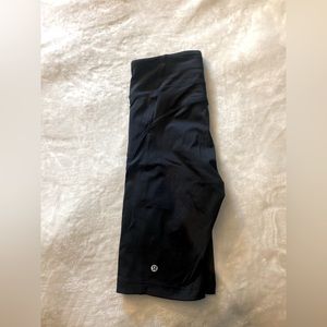 Lululemon black mid thigh biker shorts - size 6